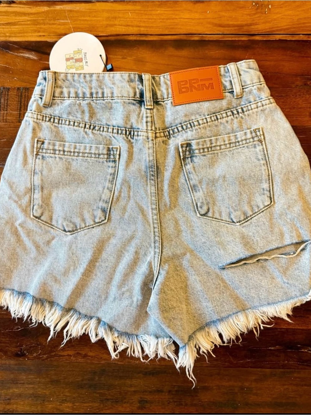 Princess Polly - On Tour Denim Mom Shorts Light Blue - size 4 - new with tags - Picture 4 of 4